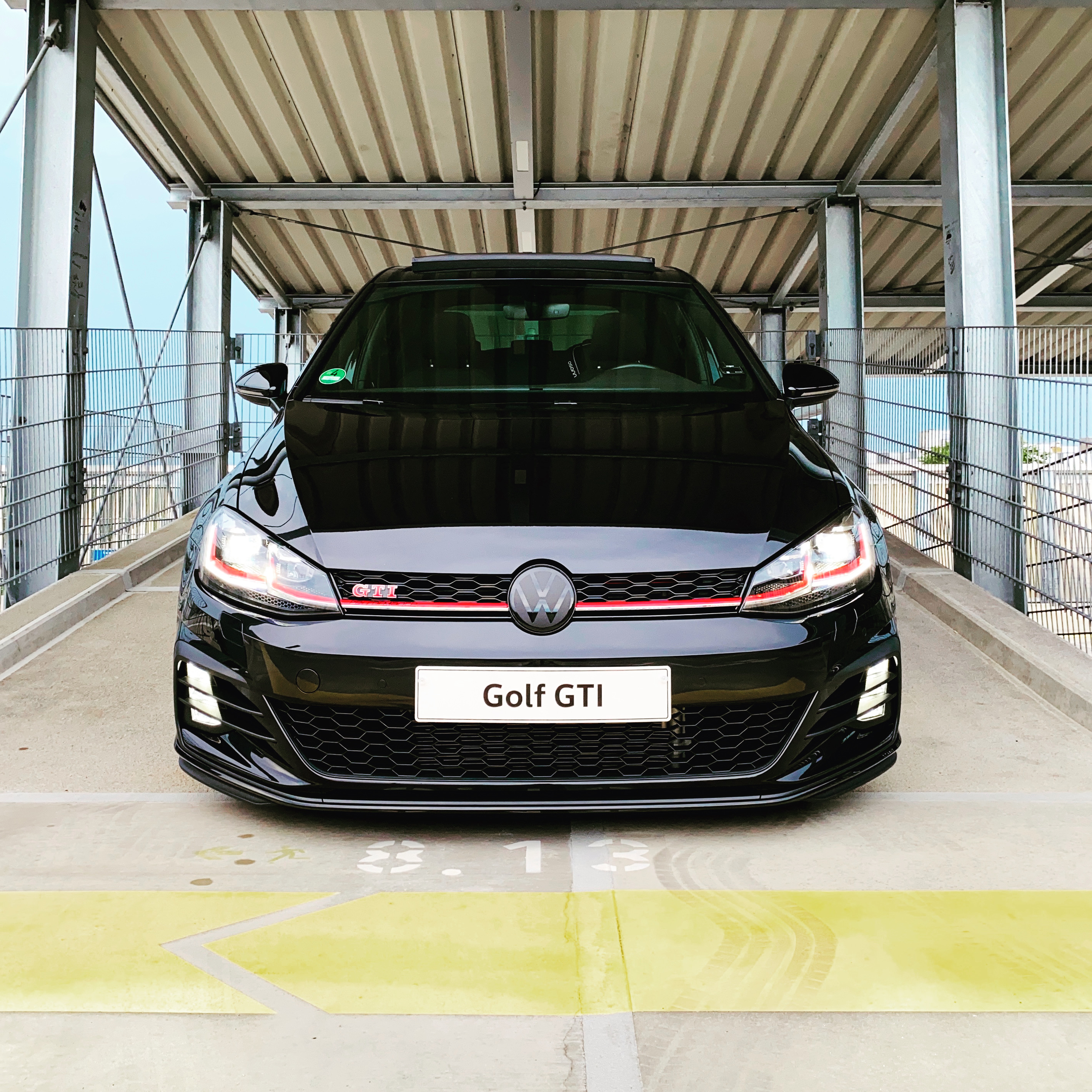 Vw Zeichen Emblem Schwarz New Look Golf 7 Gti R Tcr Gtd Acc Faceliftmodell Farbige Embleme Fur Vw Weitere Shiny Dept Der Onlineshop Fur Tuning Und Styling Parts